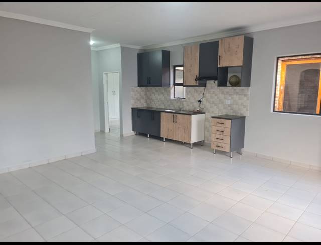 2 BEDROOM APARTMENT TO LET IN BEDFORD GARDENS